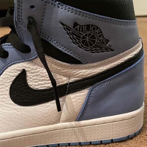 Air Jordan 1 University Blue